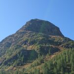 Il Monte Charvin dai pressi del rifugio Prarayer