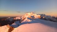Il rosa dell'attacco dello spigolo al sorgere del sole.