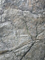 Targhetta posta all'attacco