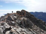 cresta per la cima col saltino di roccia da evitare