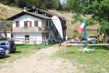 All’Alpe Sacchi, rifugio ancora aperto
