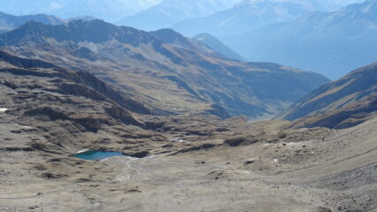 Si vede la stradina di discesa