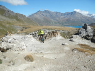 discesa verso il Lago del Moncenisio