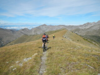 discesa sull'ampia dorsale del Monte Bertrand