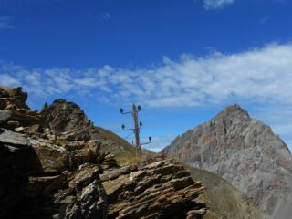 Sulla cresta con la linea telegrafica e la Tete des Bréquets