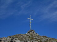 La croce di vetta sulla spalla E