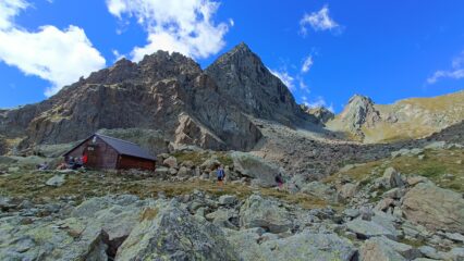 Arrivando al Bivacco con l'Uja alle sue spalle