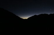 prime luci del giorno salendo verso il rifugio degli Angeli