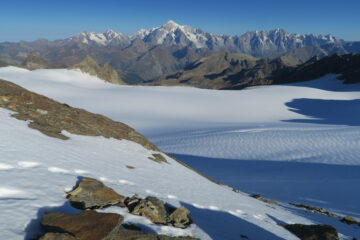 versante La Thuile con l'intera catena del Bianco sullo sfondo