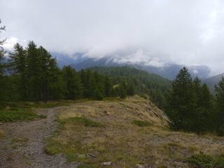 Discesa verso l'area attrezzata del Giairetto 