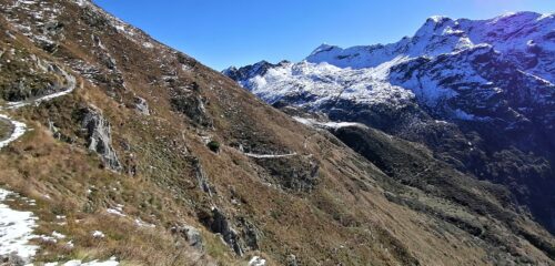 Il sentiero a mezzacosta per il bivacco Straolgio