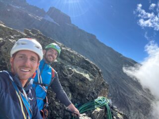 In cima. Alle nostre spalle emerge la ovest del Monviso