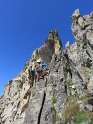 Torrioncino alla base del gendarme col crollo giallo