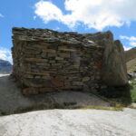 caratteristica baita pietra/rocce agli alpeggi Meyes damon