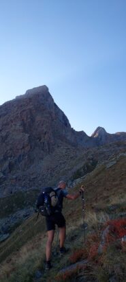 Nei pressi del bivacco Molino con la parete NE dell'Uja che incombe