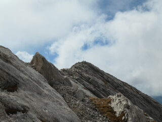 Crestina che unisce la statua Madonnina alla cima