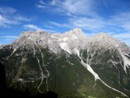 Il gruppo della Cima Tre Scarperi visto dal sentiero.