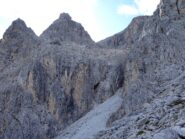 L'attacco della Ferrata con due escursionisti in salita.