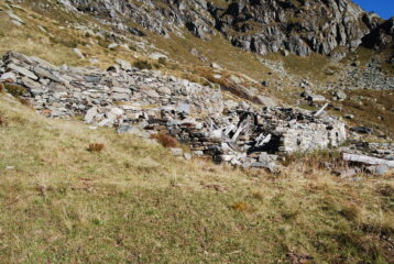 Ai ruderi quota 1942 m dove ho mancato il sentiero per il Colle Bonze
