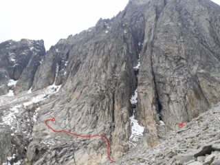 l'attacco corretto a sx, non sul pilastro di dx (altra via). foto gipfelbuch.ch