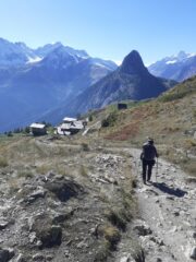 Scendendo dal Mont de La Saxe verso il Rifugio Bertone.