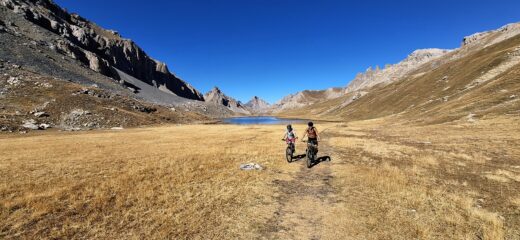 Lasciando dietro il lago Oronaye