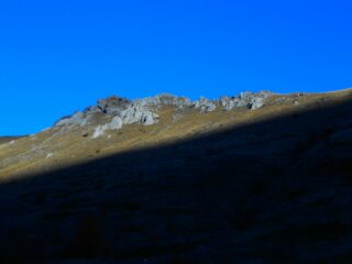 La cresta ESE del Bric Baral tra luce e ombra