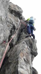 ancora il socio nel superamento del passo chiave al torrione San Bernardo..