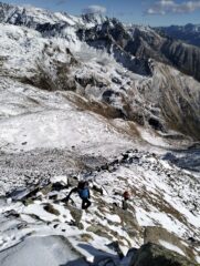  Dal passo saliamo a I Dossoni. 