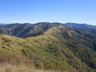 La dorsale verso l' Antola vista dal Proventino