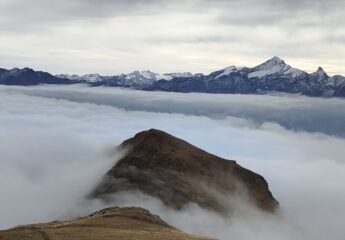 Punta Metz che sbuca su un mare di nuvole 