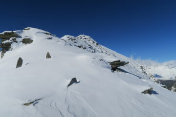 la cresta ben innevata