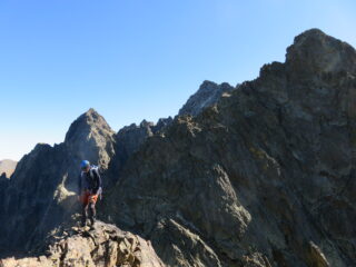 Dalla cima del Gendarme sguardo sul proseguimento verso la Cima del Dragonet
