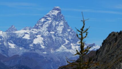 L' Obergabelhorn fa l'occhiolino dietro al Cervino
