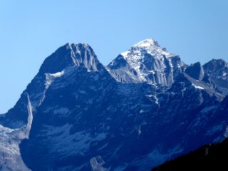 Dalla cima zoomata su Badile e Cengalo.