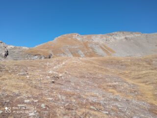 appena visibile puntare alla cresta ripida