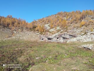 al centro il colle del Vallone