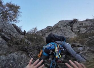 Attacco della cresta - un po' di roccia marcia