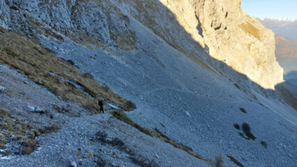 Scendendo dal passo di Corna Piana verso le piste dismesse
