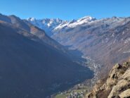 Bellissimo panorama sulla valle dalla via