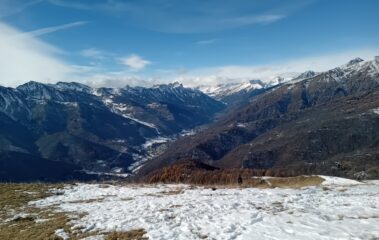 dalla cima vista su Sampeyre e alta valle..