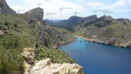 Scendiamo a Cala Figuera.