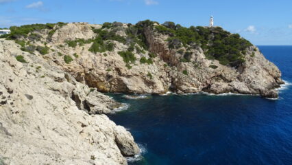 La costa verso il faro.