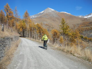 lo sterrato inizia dal Trucco 1706 m.