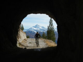sullo sfondo la Rognosa del Sestriere