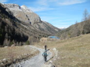 oltre il lago aumenta la pendenza dello sterrato 
