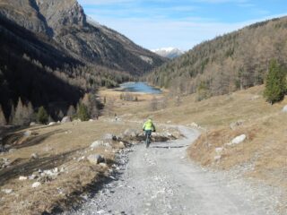 in discesa verso il Lac de l'Orceyrette