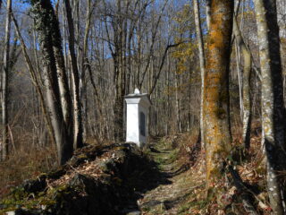 La mulattiera e il pilone dei Tetti Colletto