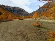 il pianoro e la piccola gola alle spalle