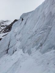 Un'altra cordata su una linea più centrale